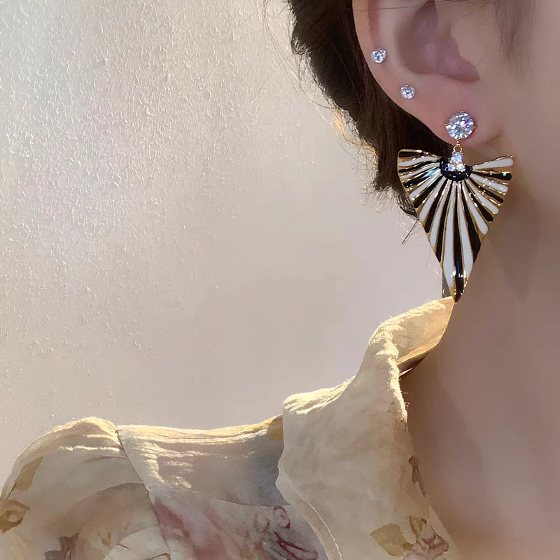 "Elegant goddess!" European and American style fashionable, individual, light luxury, color-blocking earrings, retro and niche design, high-end earrings for women, 130 detail image 5