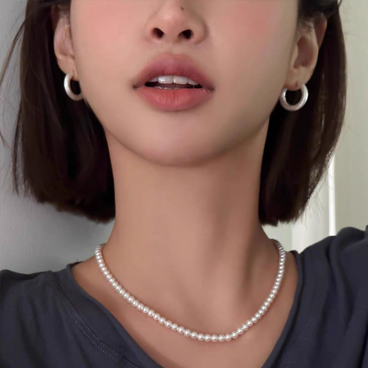 925银叠戴光面素圈耳环女高级感耳骨钉气质耳钉耳饰2024新款耳扣耳饰耳扣中东合金吊坠天然珍珠链天然珍珠链中东合金吊坠