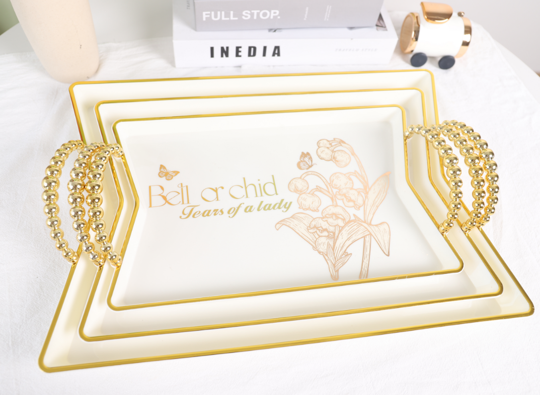 Plastic trays and fruit platters are practical and European-style for home use detail image 3