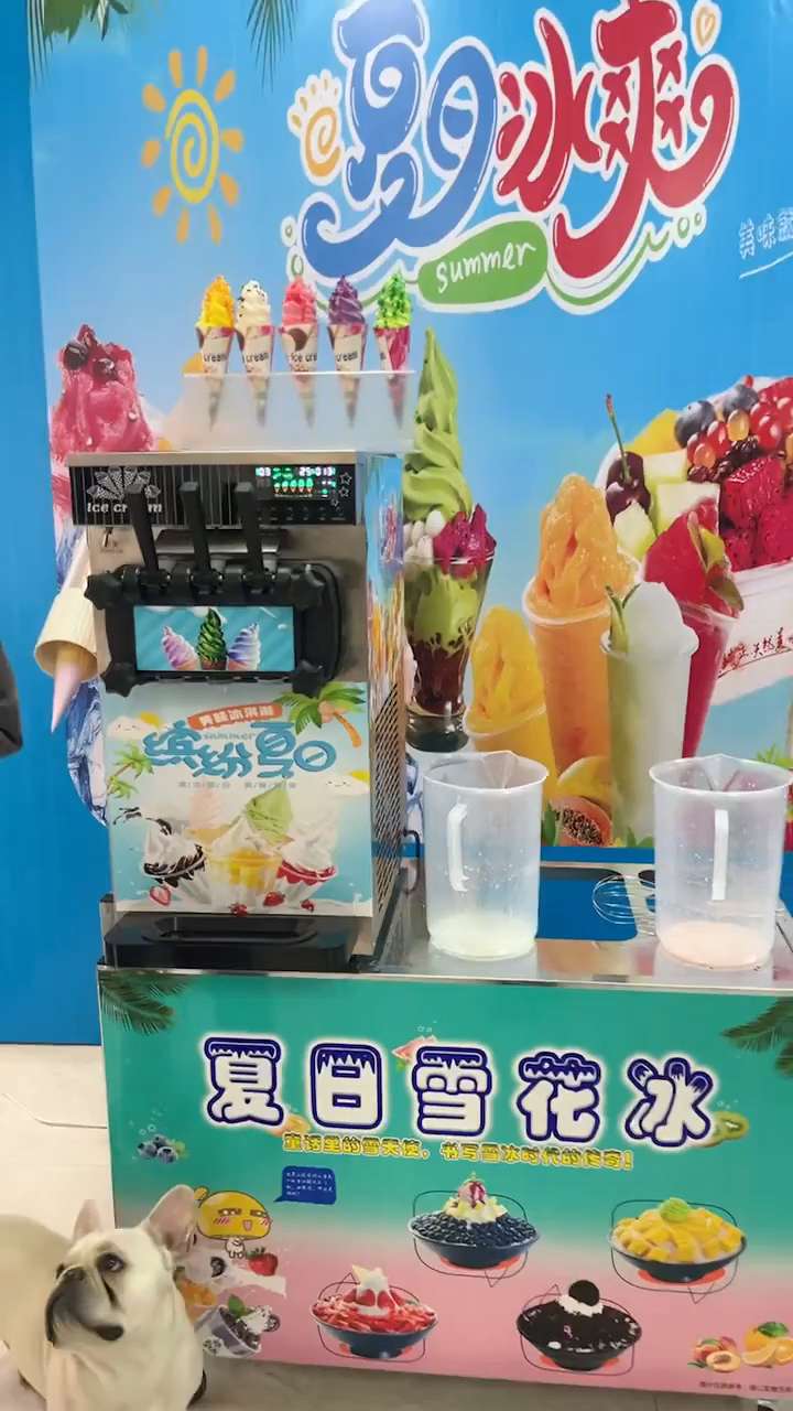【网红户外摆摊冰淇淋机】
拿货3️⃣9️⃣8️⃣0️⃣包括户外冰淇淋机一台，全套设备辅助工具，
1️⃣我们这台冰淇淋机呢详情图10