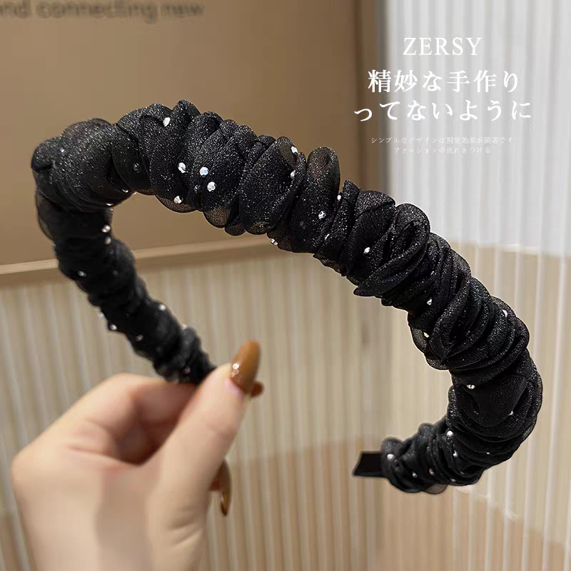 The Japanese and Korean pleated mesh rhinestone hairband for women exudes a sense of sophistication, is stylish and versatile, and is suitable for going out. It features a high headband and hair clip Specification image