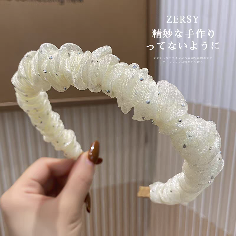 The Japanese and Korean pleated mesh rhinestone hairband for women exudes a sense of sophistication, is stylish and versatile, and is suitable for going out. It features a high headband and hair clip details Picture
