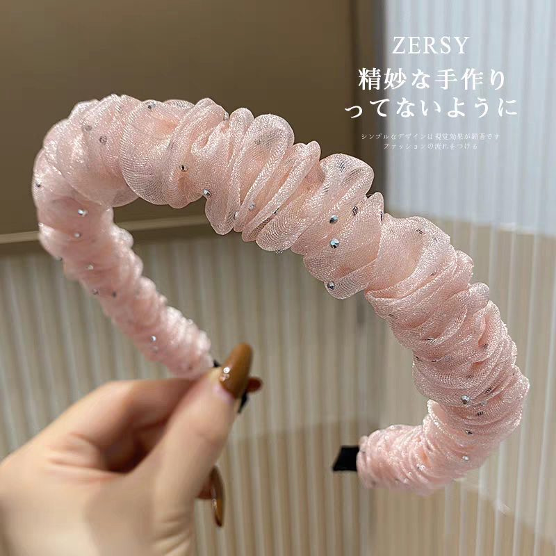 The Japanese and Korean pleated mesh rhinestone hairband for women exudes a sense of sophistication, is stylish and versatile, and is suitable for going out. It features a high headband and hair clip Item Picture