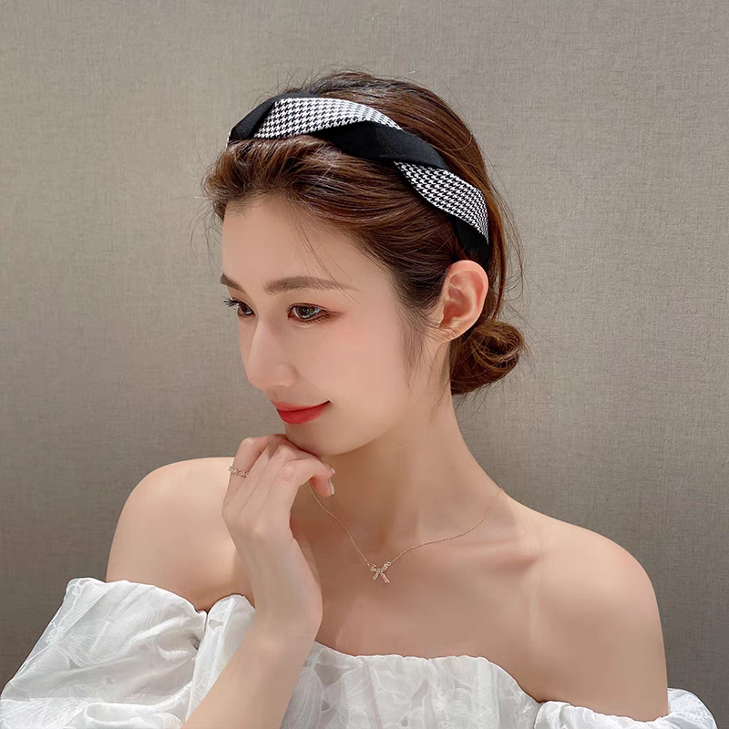 Summer hair bands for women, versatile hair-pressing headbands, popular 2025 summer new facial wash hair, travel hair clips, and outdoor headwear Specification image