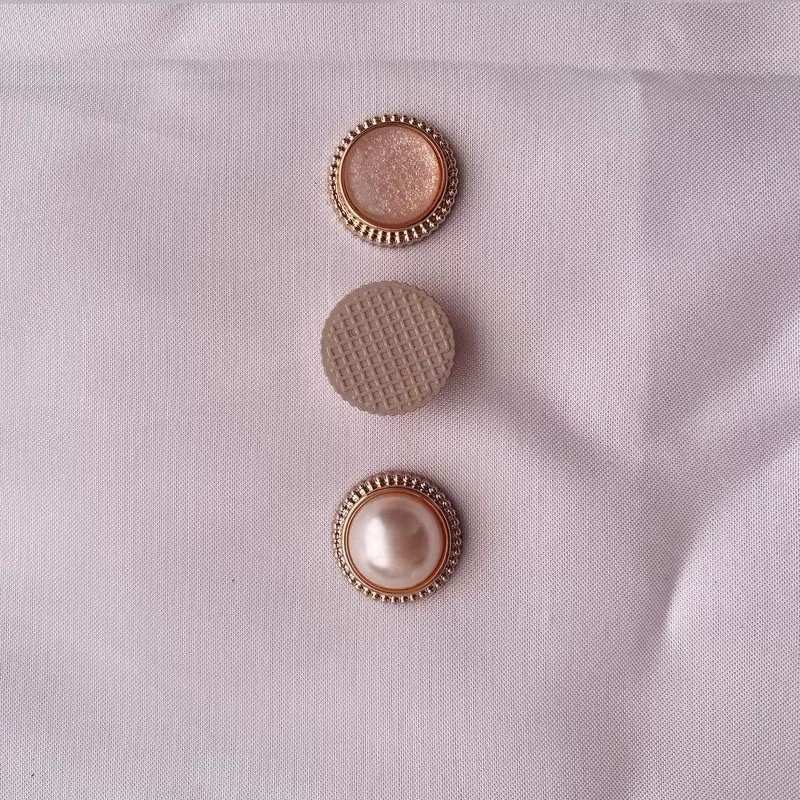 厂家销售电镀底板高亮珍珠款配耳钉头饰等可粘贴打钉配件 diy高亮树脂珍珠底座