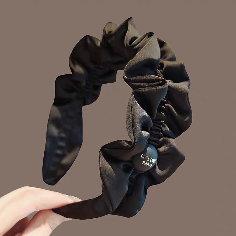 The new black pleated hairband for women features a high head top that accentuates the face. The small headband is fashionable, elegant and stylish, and the hair clip is a headpiece detail image 3