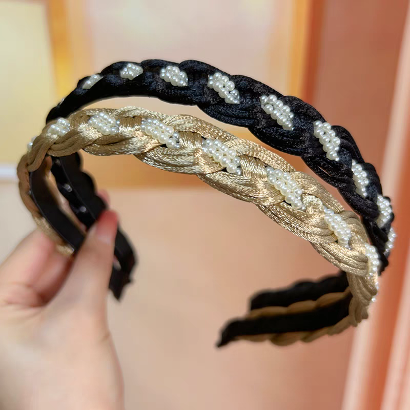 The 2025 new high-end hairband, women's headband, hair clip, hair tie and headpiece are all pearl-like, stylish and versatile for going out detail image 4