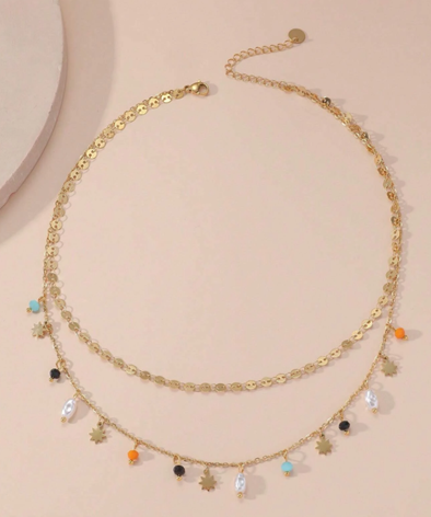 K金耳饰 珠宝饰品 精致耳环 女士时尚耳饰 现代简约风格 高级感饰品 