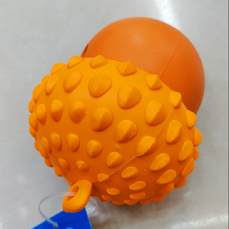 Pet products Pet silicone puzzle pine cone leakage food ball dog boredom licking teeth grinding Application Scenario