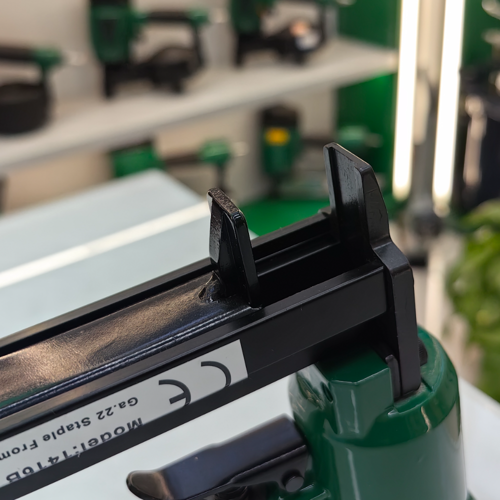 DOTOOL1416B code nail gun pneumatic tool nail gun U-nail woodworking decoration details Picture