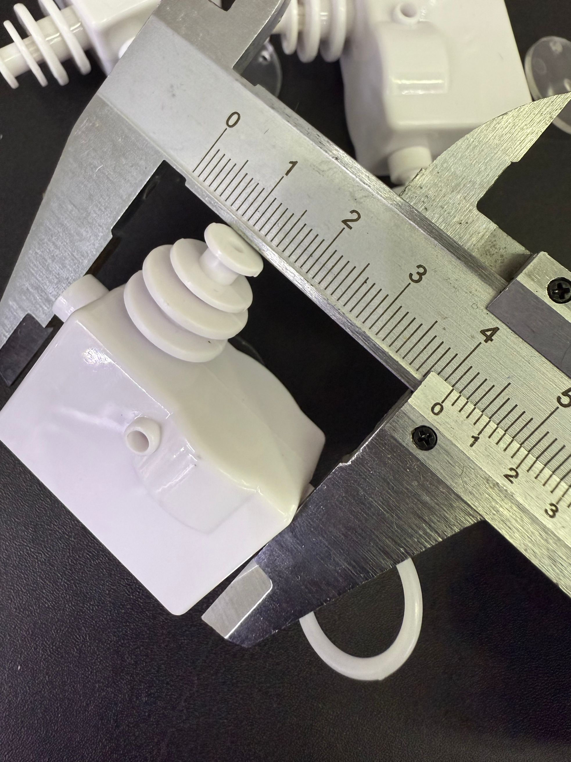 Factory direct sales of toy accessories: tail vibration mechanism, turntable pull wire vibration accessories, turtle spin accessories Application Scenario