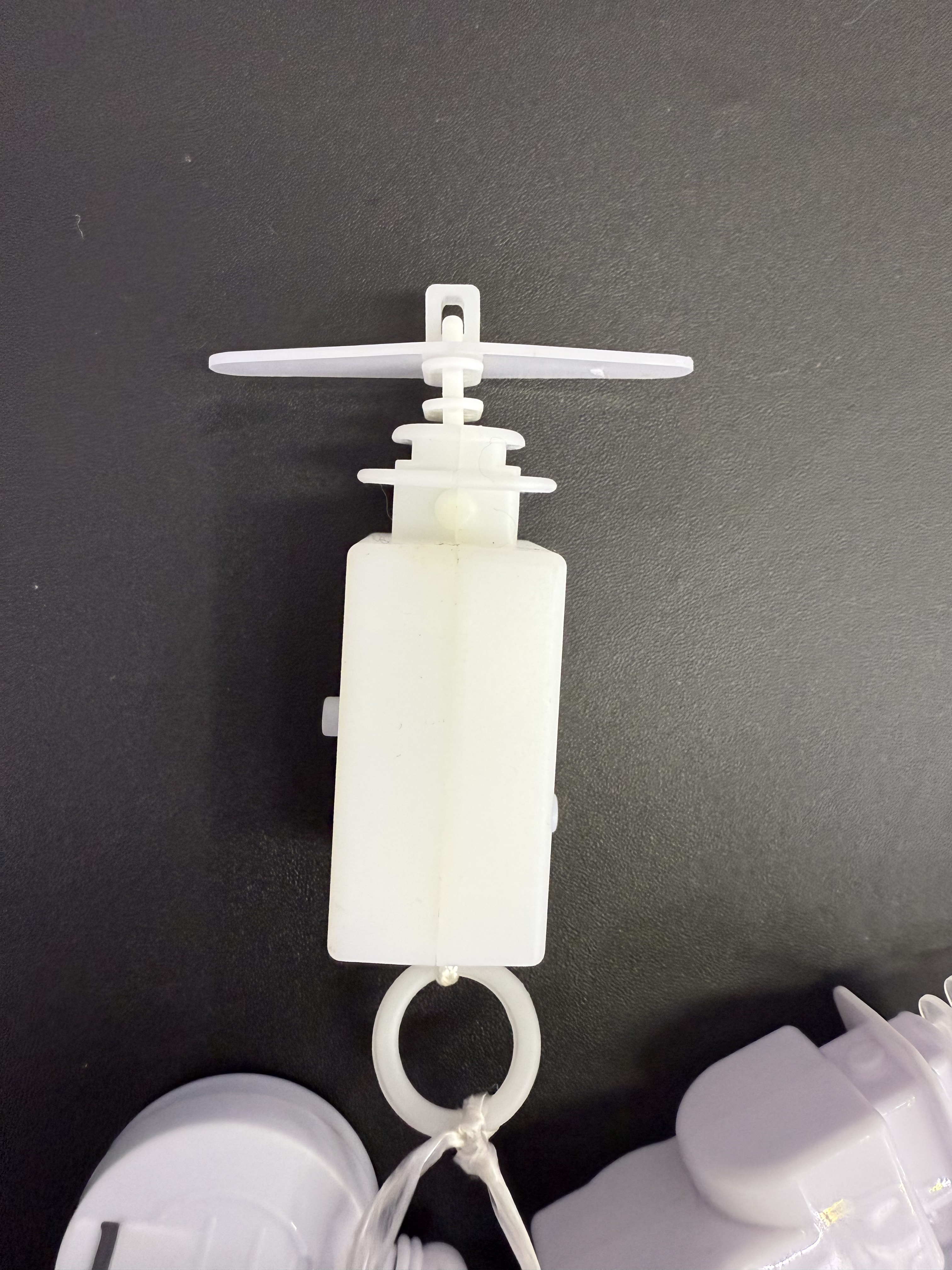 Factory direct sales of toy accessories, string vibration movement, one-line tail with small wings, string movement, winding treasure chest toy movement
