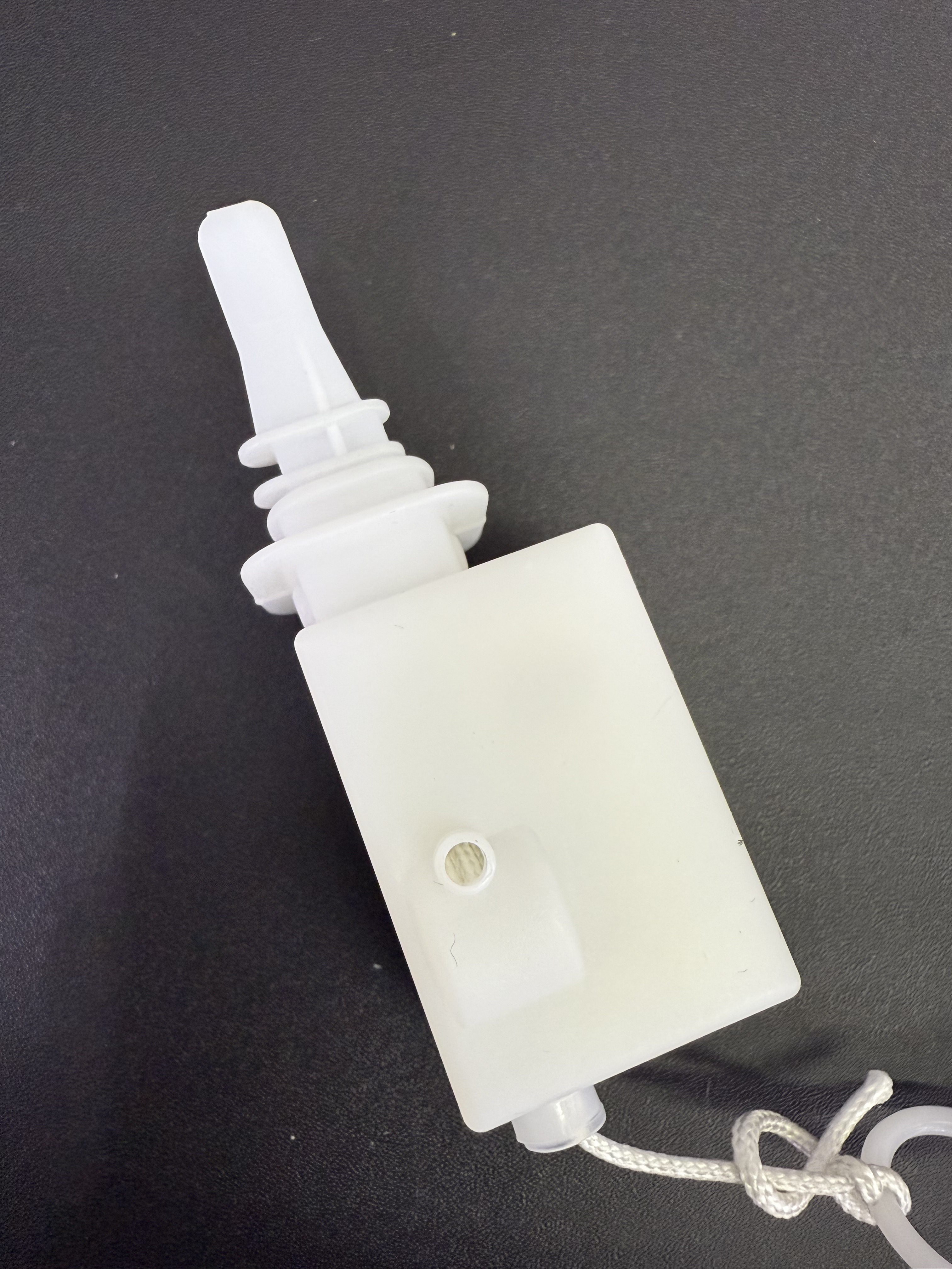 Venta directa de fábrica accesorios de juguete tirador de cuerda movimiento vibrador de cola de una palabra tirador de cuerda movimiento de caja de tesoro de cadena superior movimiento de juguete
