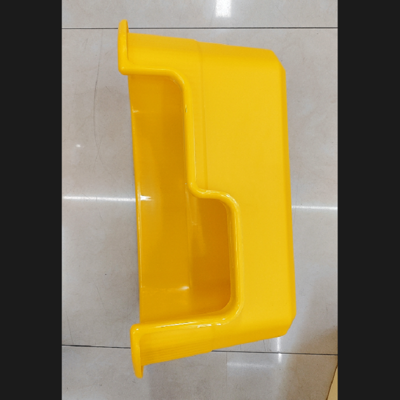 Pet supplies Open litter box Large capacity simple anti-splash cat supplies Application Scenario