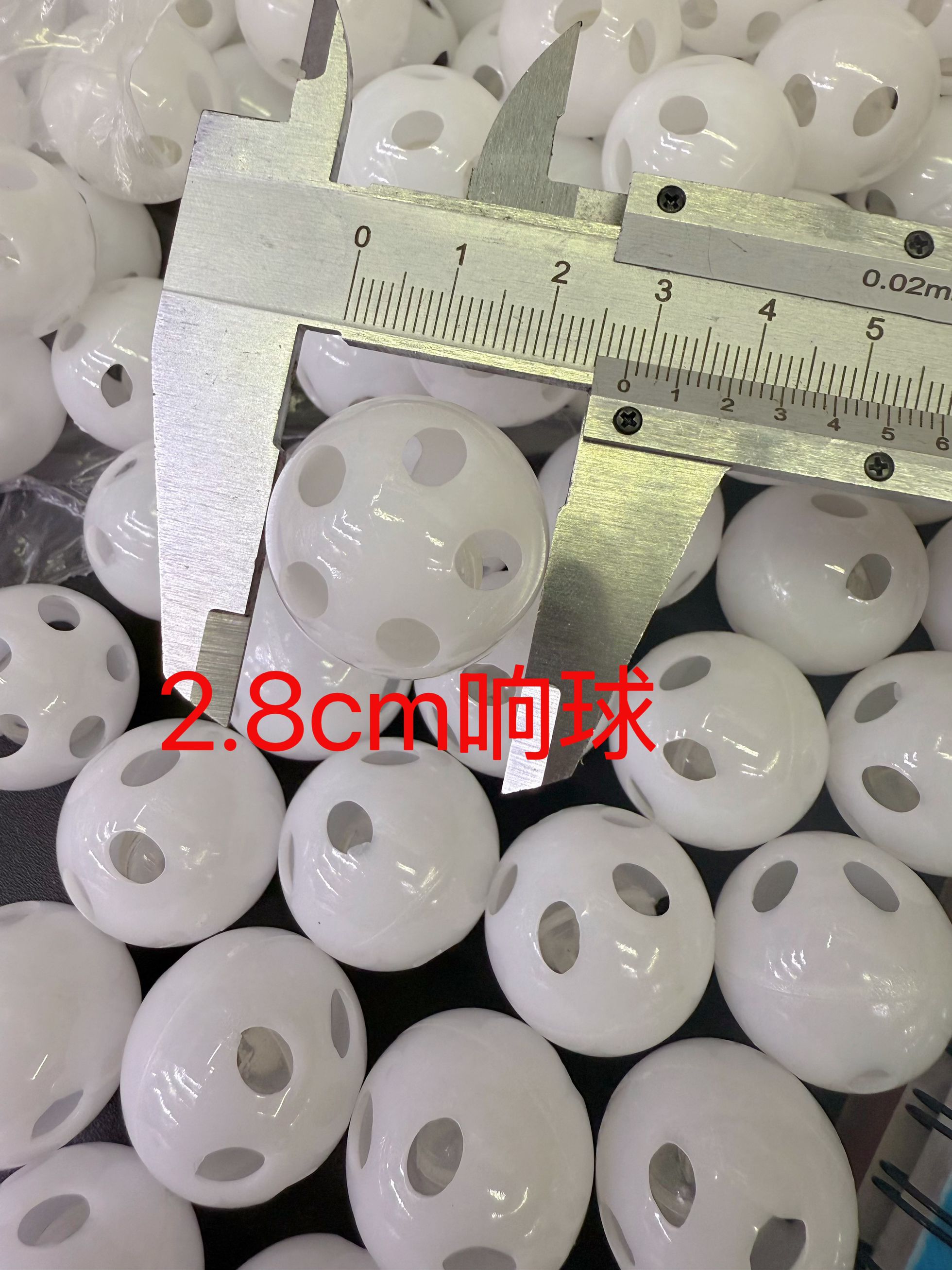 厂家直销 婴儿玩具配件响球 响铃五孔铃铛 环保塑料球形铃铛28mm