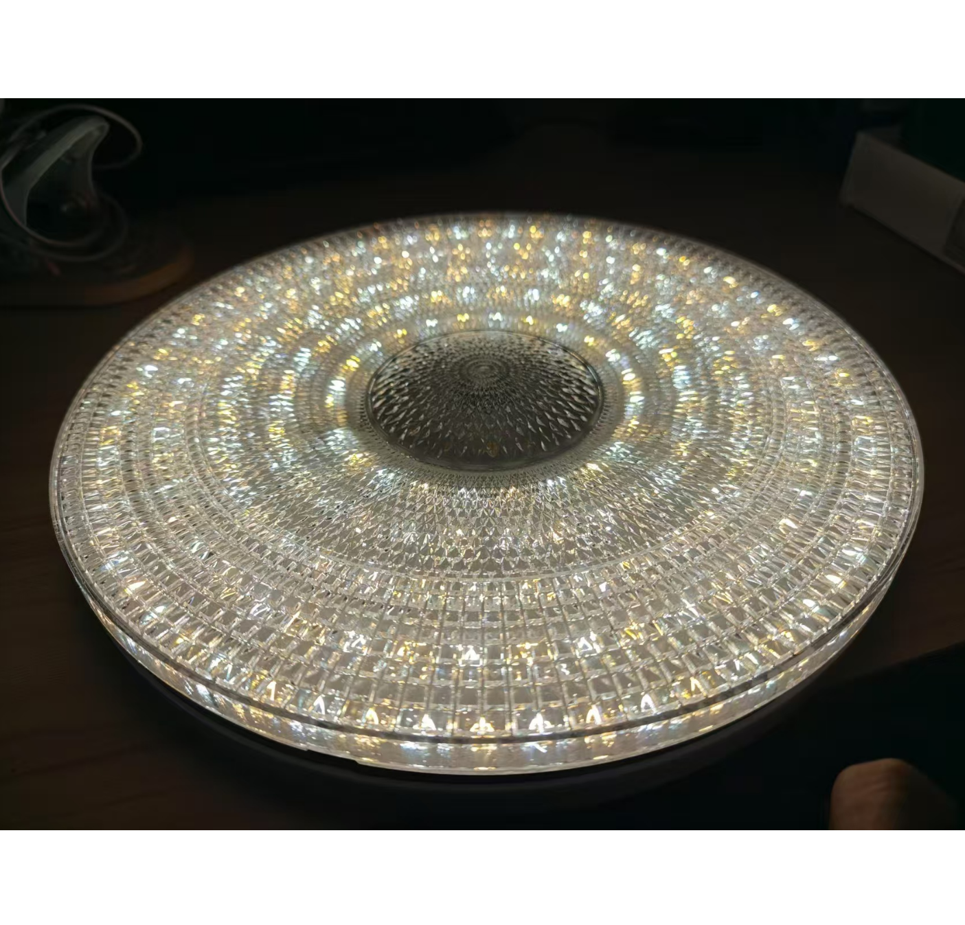 The new LED lamp with a diamond cover, cutting cover and ceiling light, 24W, detachable interface for easy replacement. Three interfaces are available for selection Application Scenario