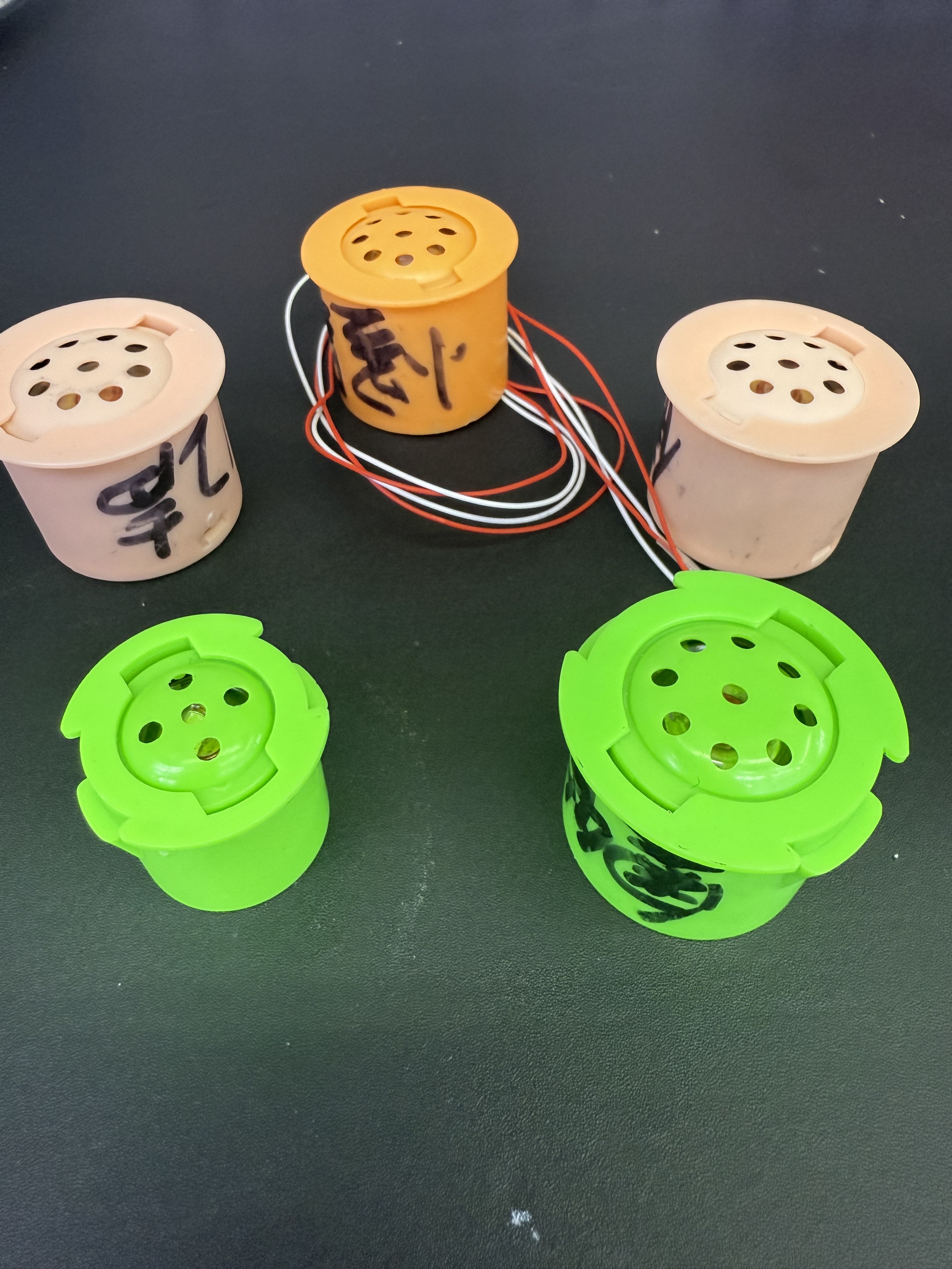 Toy electronic sound generator cylindrical extrusion generating box sound instrument with light music box (any sound can be made Application Scenario