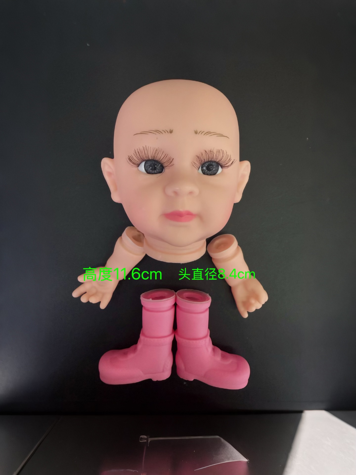 ضع رأس الطفل على رأس الدمية الممزقة باليدين والقدمين الممزقة بالعين الصحيحة Item Picture