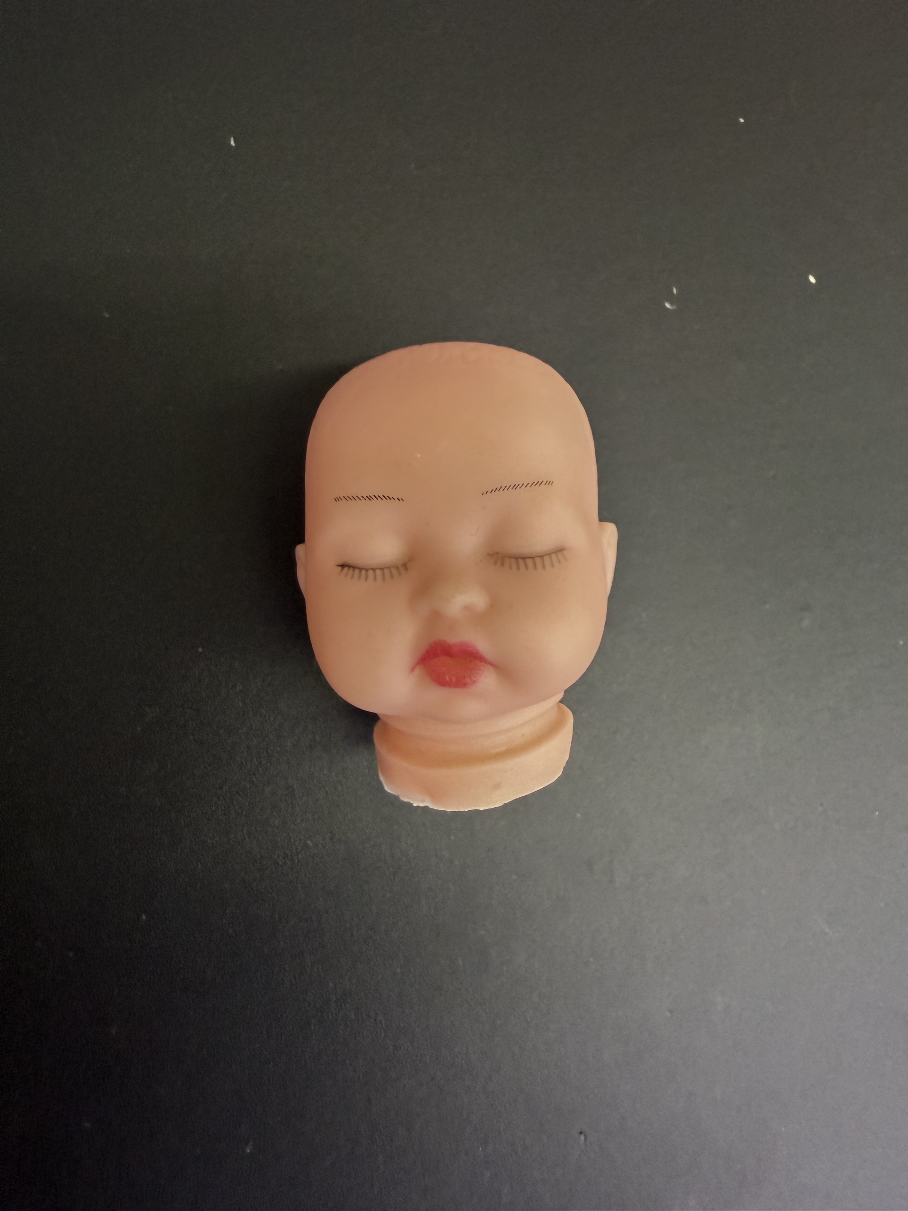 Rubber doll head with hands and feet, realistic eye eyelashes, rubber toy doll, sleeping doll head series Application Scenario