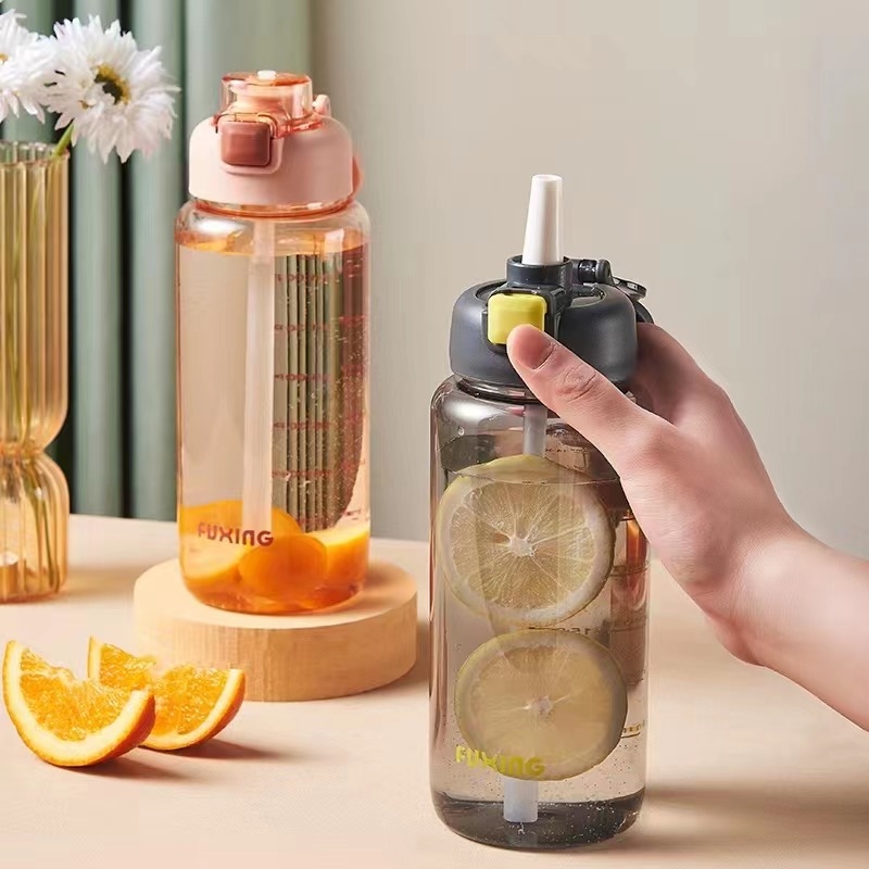 689 Cute Water Cup Portable hand-held Water bottle Outdoor sports leak-proof Plastic Cup Simple student Space Cup Portable Cup 700ml details Picture