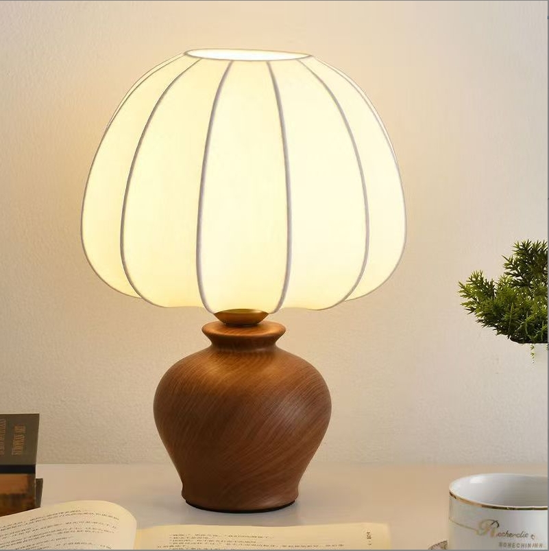Chinese-style bedroom bedside table lamp, French retro ceramic imitation silk study lamp, walnut wood color decorative atmosphere lamp Specification image