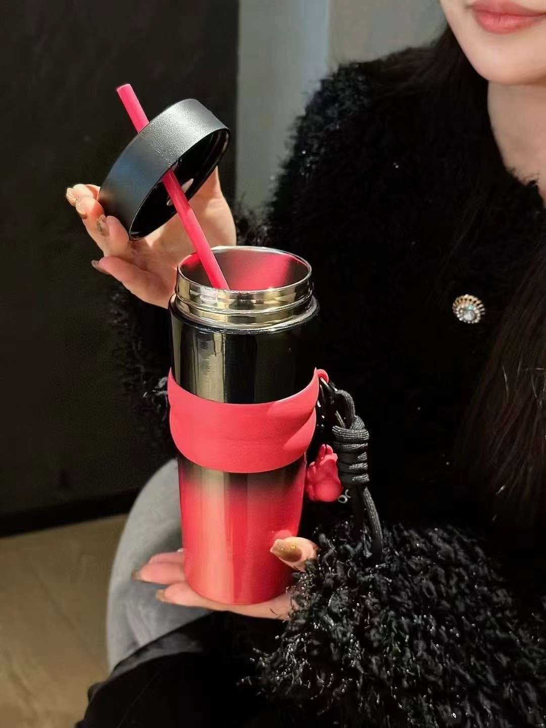 New type 027-710ml gradient straw coffee insulated cup, 316 stainless steel, large capacity, high appearance level, outdoor travel men's and women's water cup Specification image