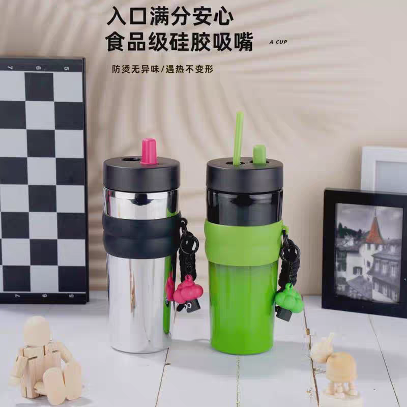 New type 027-710ml gradient straw coffee insulated cup, 316 stainless steel, large capacity, high appearance level, outdoor travel men's and women's water cup Application Scenario