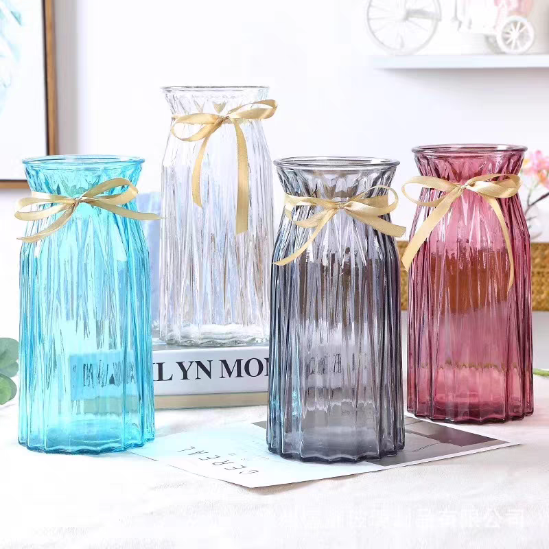 A 25CM tall hydroponic lucky bamboo glass vase from Northern Europe, a transparent lily vase for the living room