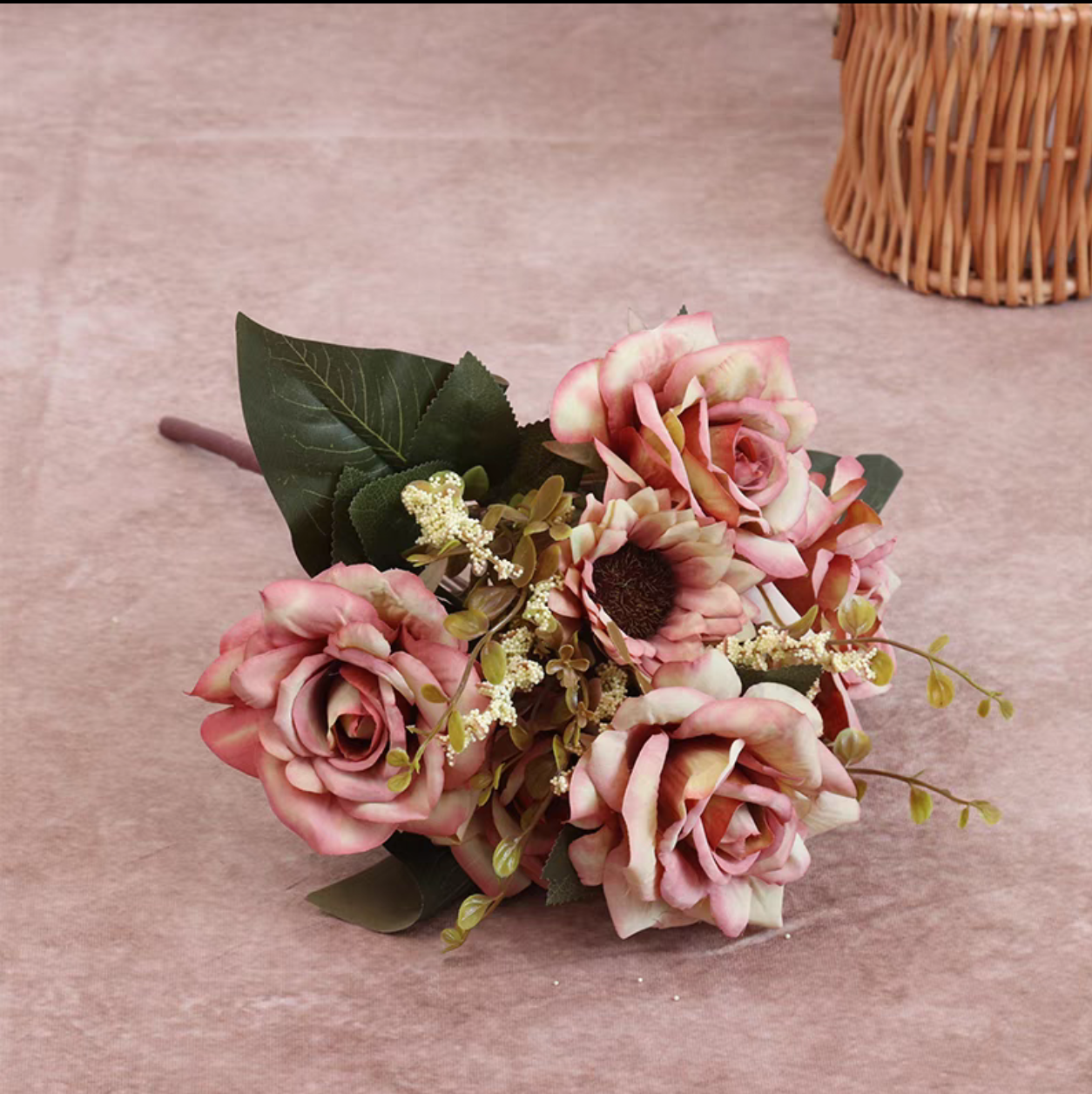 仿真园艺办公室装饰 文化气息浓厚的假花组合 洋牡丹花头黄白菊肥皂花 软毛线制作的仿真玫瑰花头 美观耐用