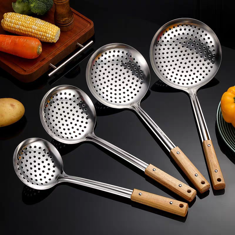 Food-grade stainless steel strainer, strainer, kitchenware, deep-frying, filtering, ladling, extra-large ladling for noodles and dumplings, water draining spoon 14cm detail image 3