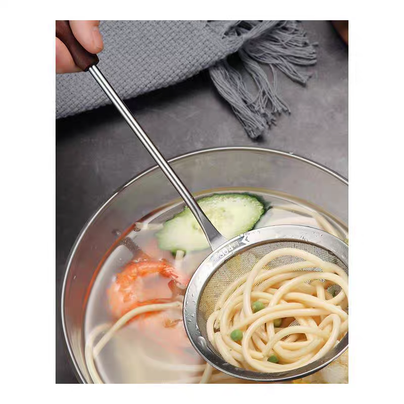 947 wooden handle stainless steel strainer, household kitchen soy milk and juice filter screen, ultra-fine strainer, oil residue and noodle strainer 16 details Picture