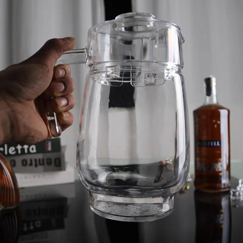 1.6L household large-capacity glass thickened large-belly cold water cup, cooling water bottle, juice juicer, cold water bottle, juicer Application Scenario