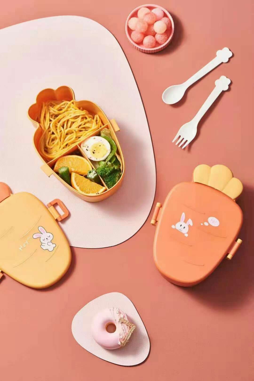 A female inS-style office worker Japanese picnic lunch box, a cute and girlish student lunch box with layers