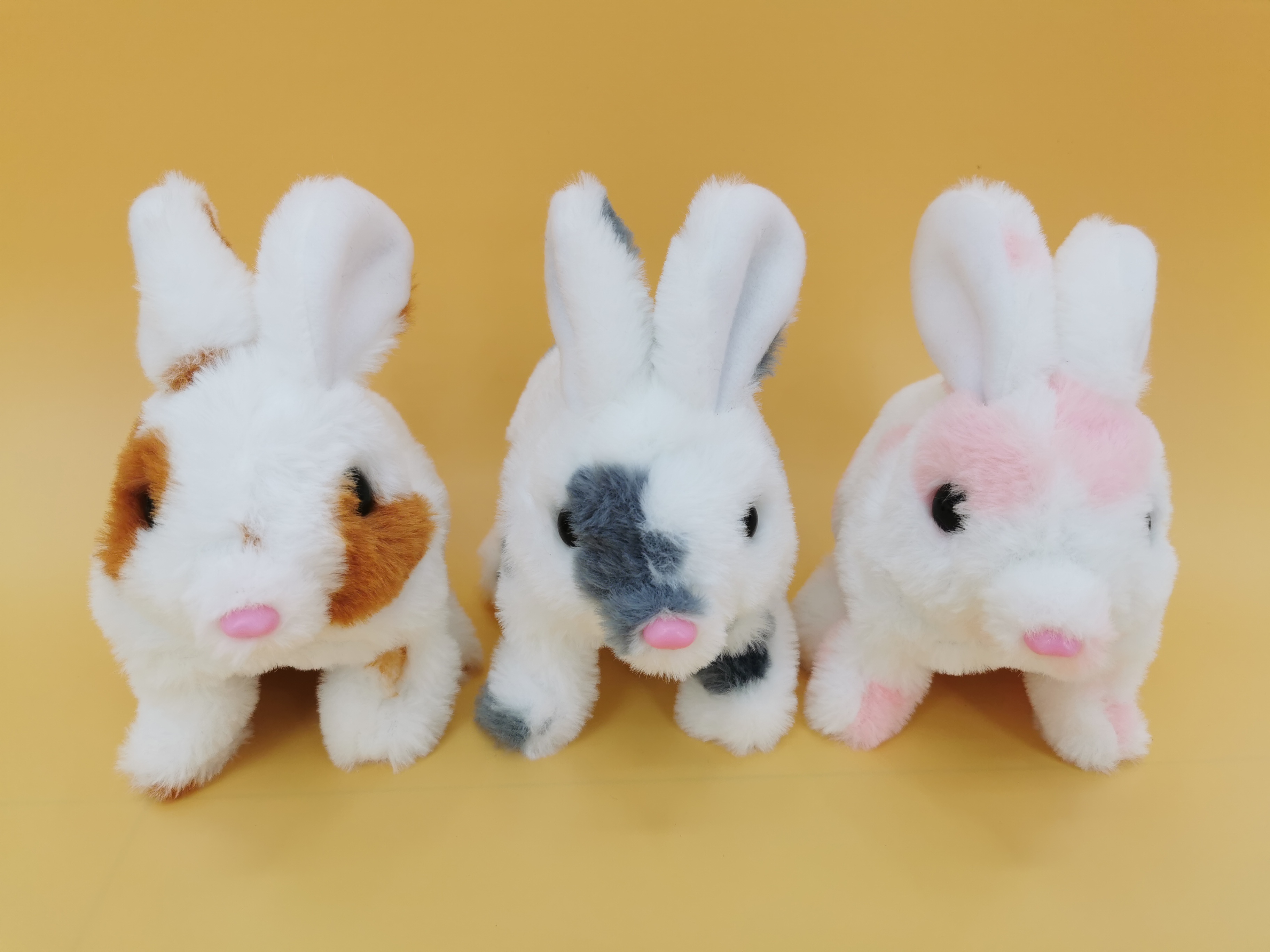 2025新款可爱毛绒牵绳伸舌电动斑点兔儿童仿真玩具会走会动会叫