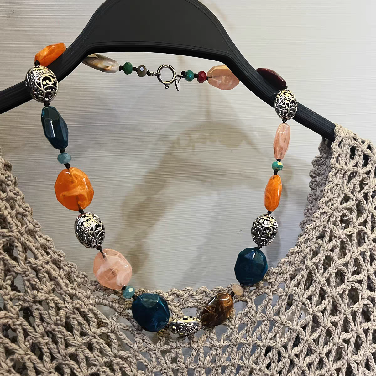 Seven-color resin necklace details Picture