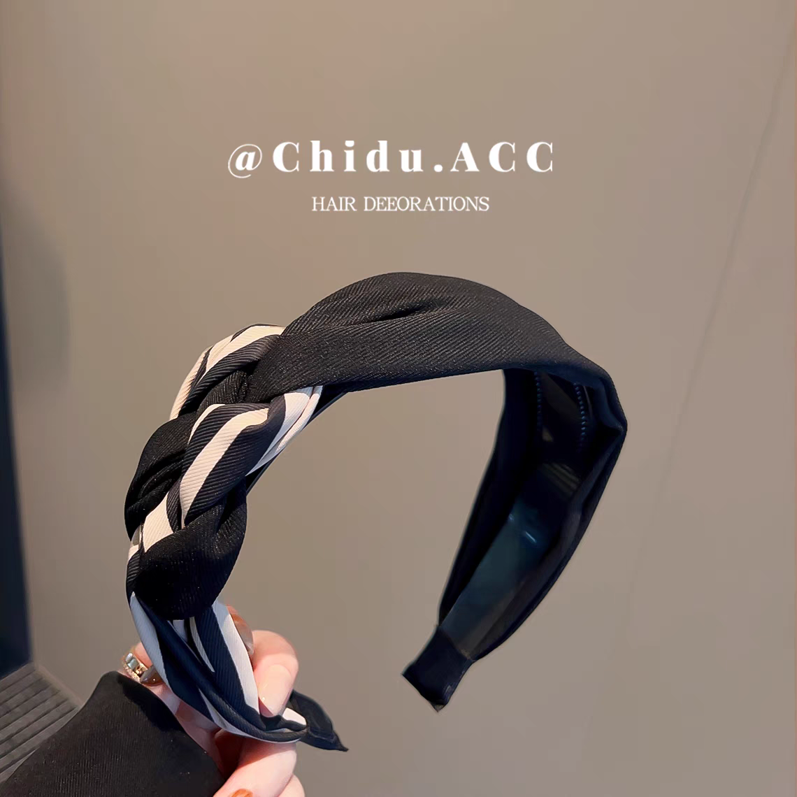 Ladies' fashionable and stylish hair band, French light luxury small chanel-style twisted hair band, 2024 model, anti-slip headband, high-end feel detail image 6