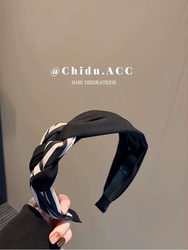 Ladies' fashionable and stylish hair band, French light luxury small chanel-style twisted hair band, 2024 model, anti-slip headband, high-end feel detail image 4