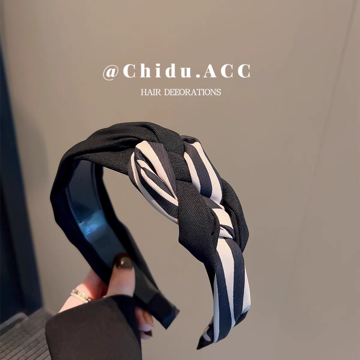 Ladies' fashionable and stylish hair band, French light luxury small chanel-style twisted hair band, 2024 model, anti-slip headband, high-end feel