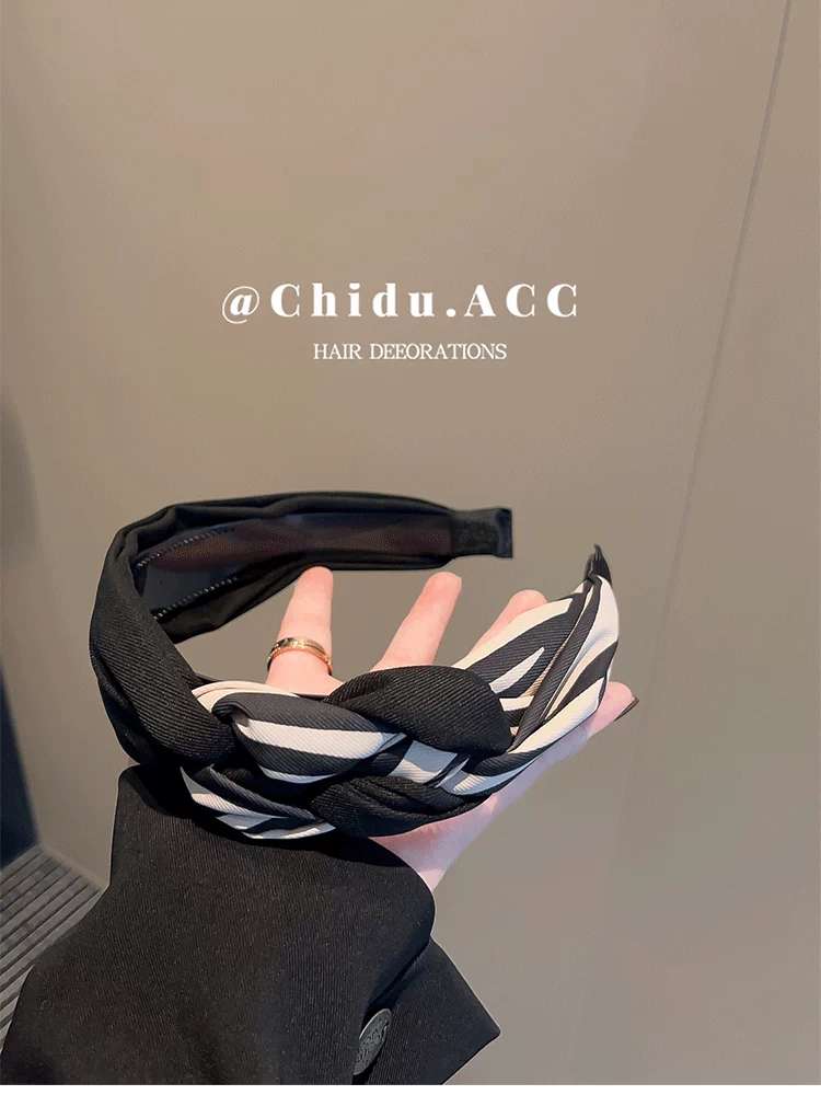 Ladies' fashionable and stylish hair band, French light luxury small chanel-style twisted hair band, 2024 model, anti-slip headband, high-end feel detail image 2