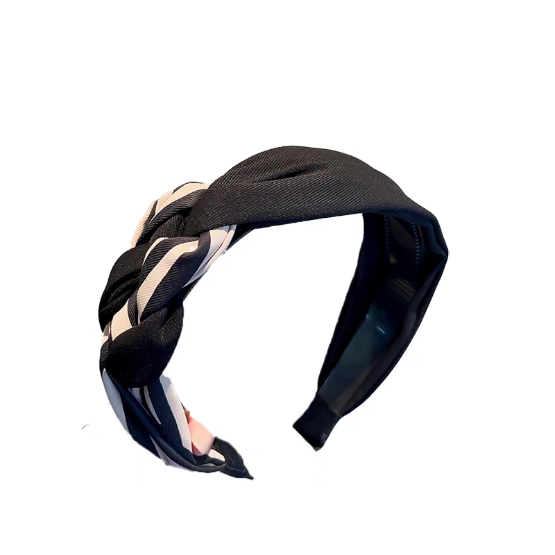 Ladies' fashionable and stylish hair band, French light luxury small chanel-style twisted hair band, 2024 model, anti-slip headband, high-end feel Application Scenario