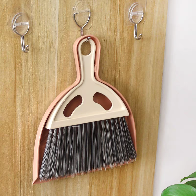 Mini desktop broom set for children and primary school students, dustpan combination, home desk, dormitory keyboard, and miscellaneous brush Application Scenario