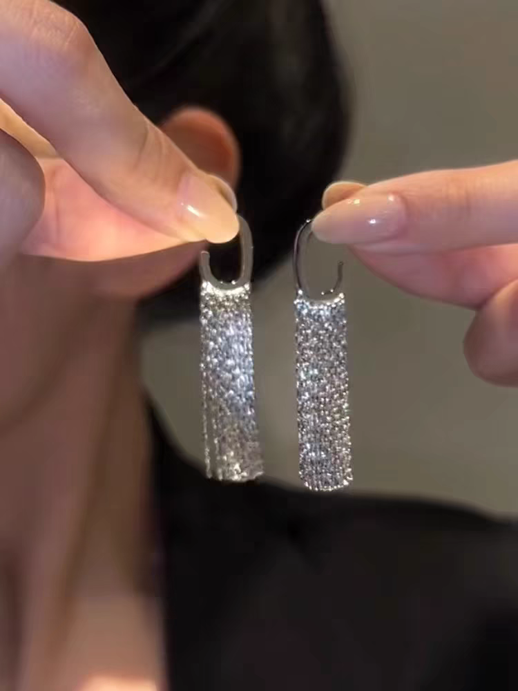 烧焊锆石耳环 时尚百搭耳饰 精致小巧饰品 简约设计优雅气质