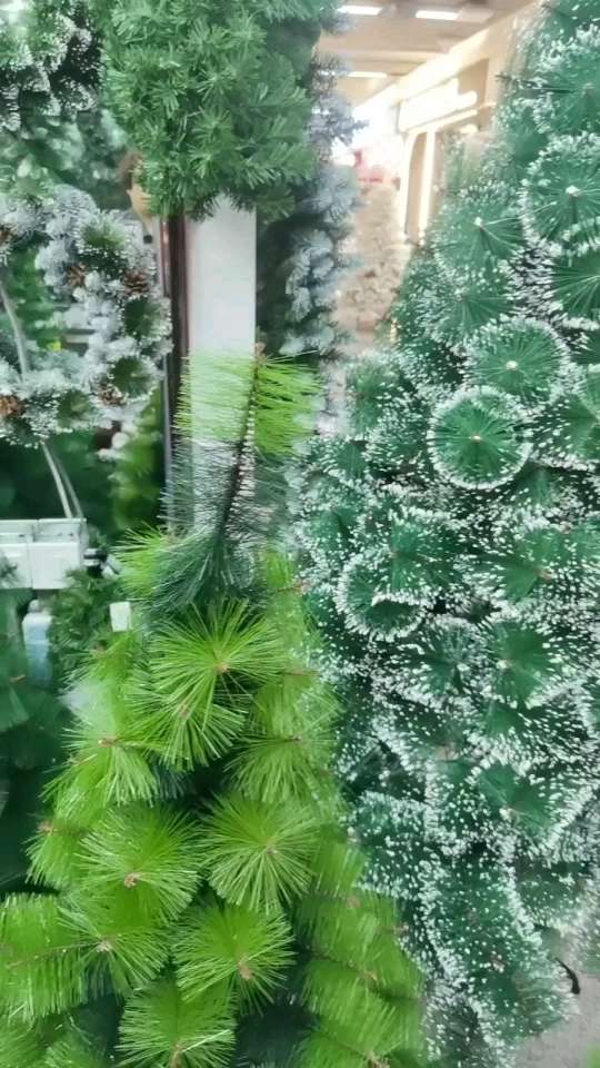 本厂家直销各种规格圣诞树，PE混合树，松针树，雪花树，花环，藤条等等系列