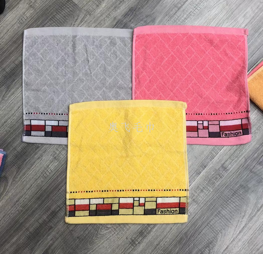 There are multiple styles of 35*35CM square towels to choose from