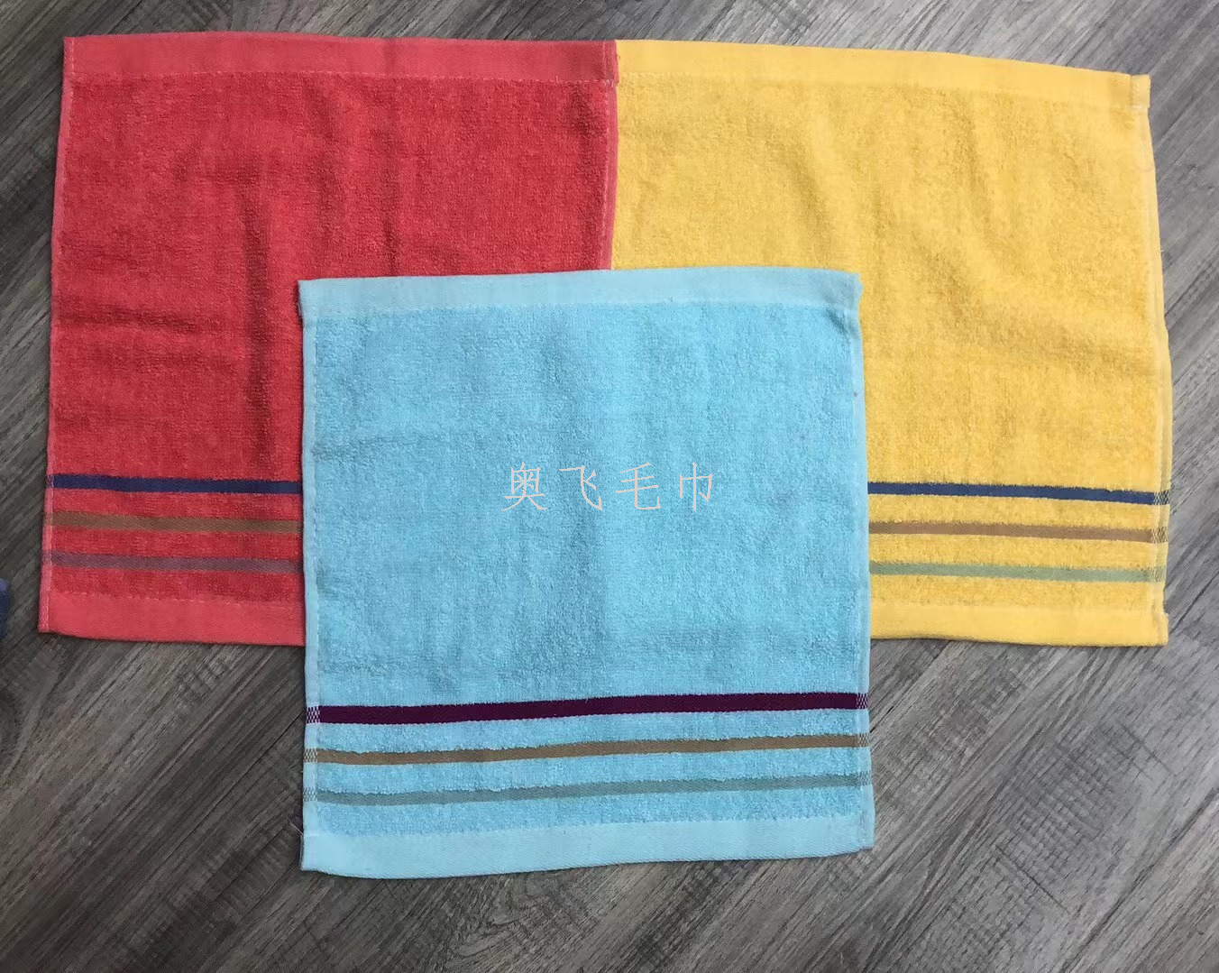 There are multiple styles of 35*35CM square towels to choose from Application Scenario