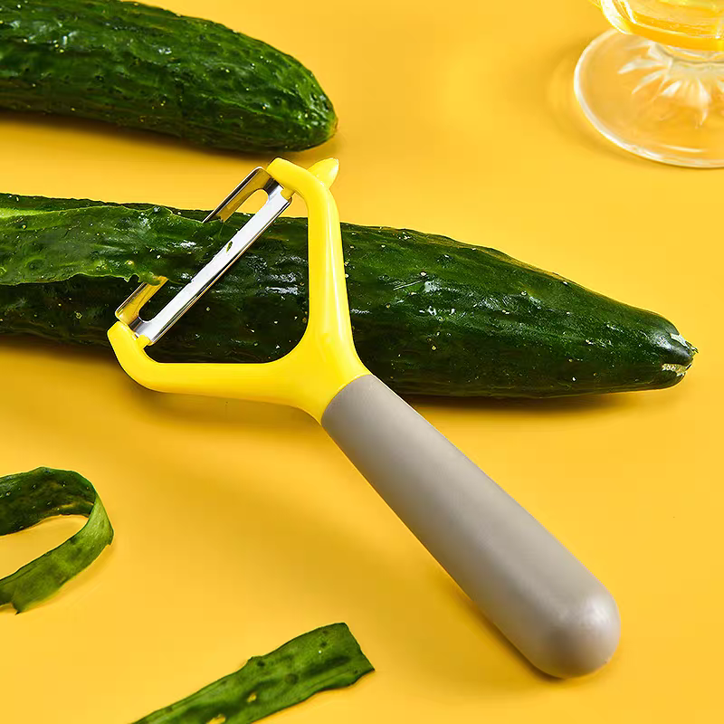 0760 Suction card peeler, plastic handle serrated peeler, fruit and melon peeler wholesale Application Scenario