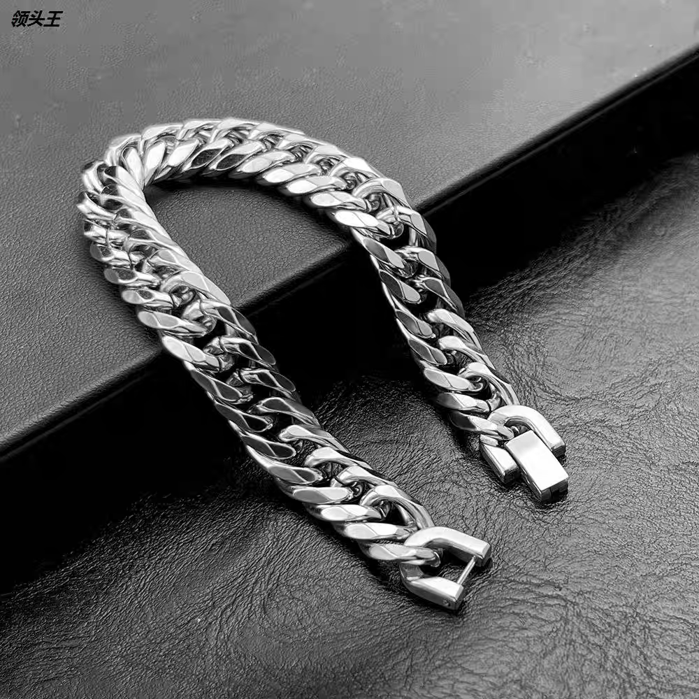 Trendy stainless steel widened and thickened, bold and manly titanium steel bracelet, bodybuilding muscle accessory customization Application Scenario
