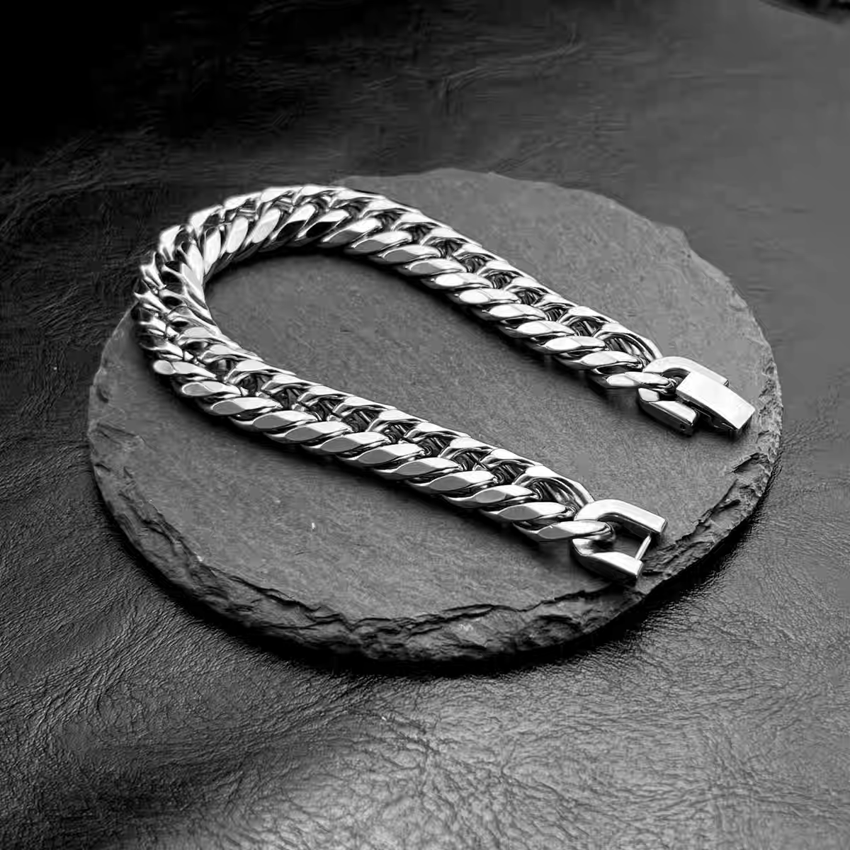 Trendy stainless steel widened and thickened, bold and manly titanium steel bracelet, bodybuilding muscle accessory customization details Picture