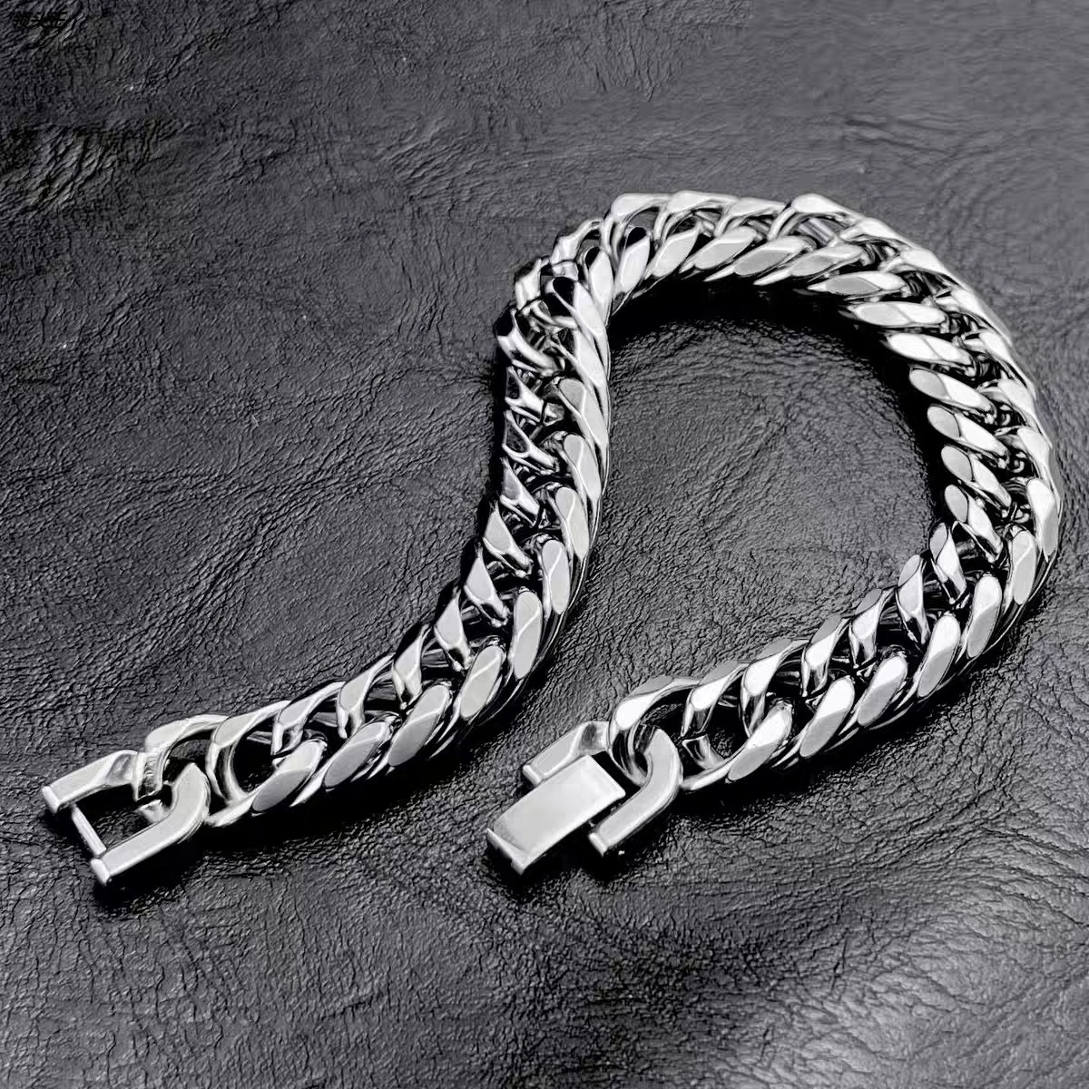 Trendy stainless steel widened and thickened, bold and manly titanium steel bracelet, bodybuilding muscle accessory customization Specification image