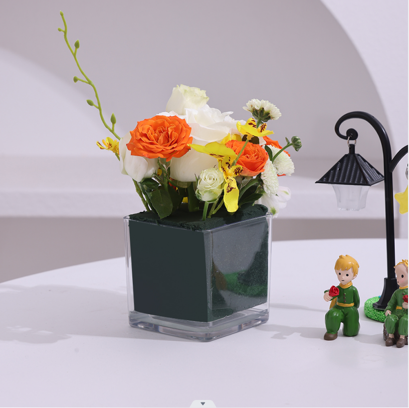 Transparent acrylic square VAT, high-transparency square flower box, flower care box, square flower box, flower shop fresh flower gift box Application Scenario